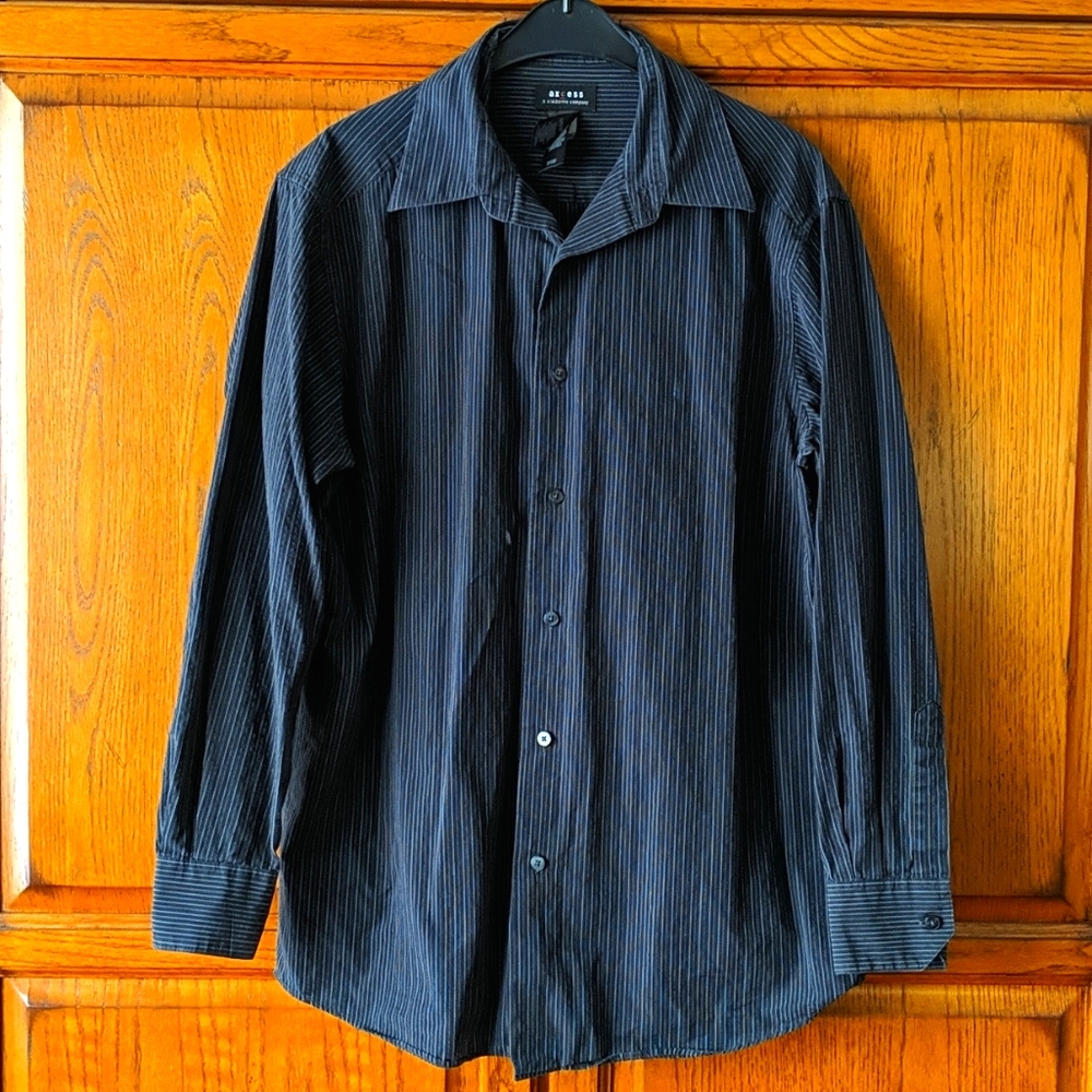 Men's Dress Shirt - M